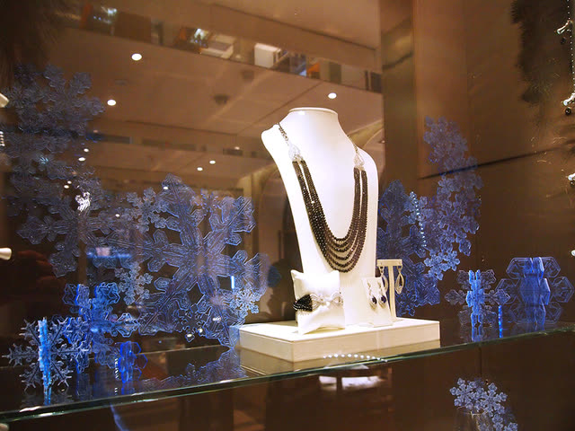 'Garrard' - Mayfair Christmas Windows - image 3