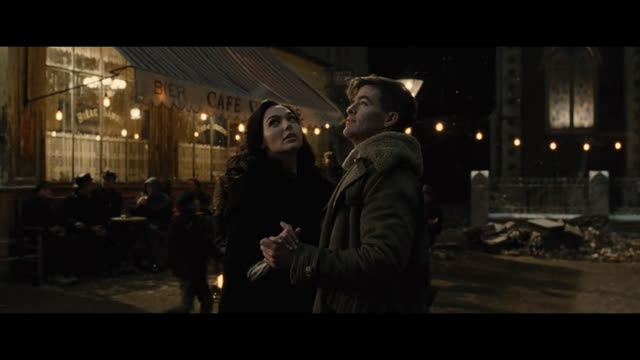 'Wonder Woman' - Veld Town Square - image 9